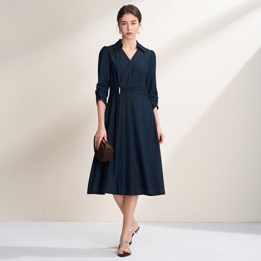 EITIE爱特爱翻领通勤收腰不对称设计仿牛仔2026春新款连衣裙A2607131 商品图3