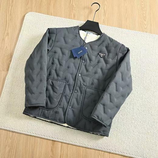 谱拉达2025男士经典三角铁标加绒暗扣开衫外套！男女同款情侣款 商品图2