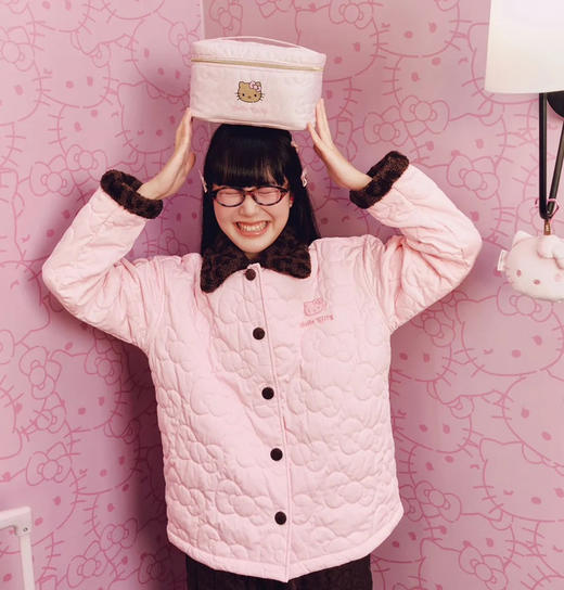 官网839！野兽家Kitty联名限定加厚绗棉家居服套装 树莓粉撞色浓郁豹纹可可 温暖野性甜美大胆睡衣套装 商品图0