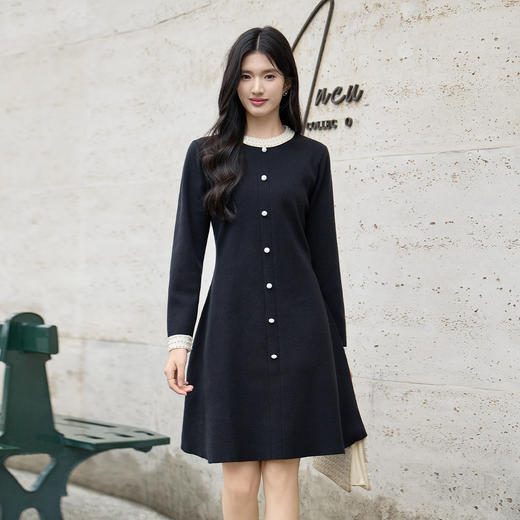 奢姿大码女装2026冬季时尚纽扣装饰连衣裙胖妹妹气质温柔显瘦长裙9854870581 商品图4