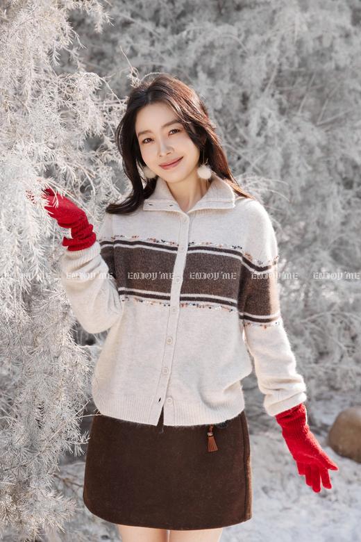 【门店同款】ENJOY冬季“游牧漫寻”宽条撞色针织开衫 168645435 商品图3