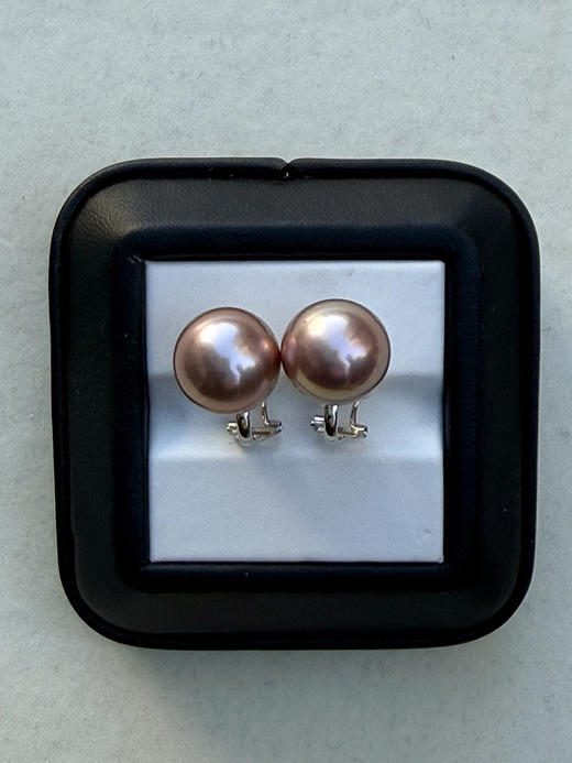 【挚友限定】（经典款）18K金爱迪生天然珍珠耳夹 曼塔玫瑰色正圆形11-12mm 商品图4