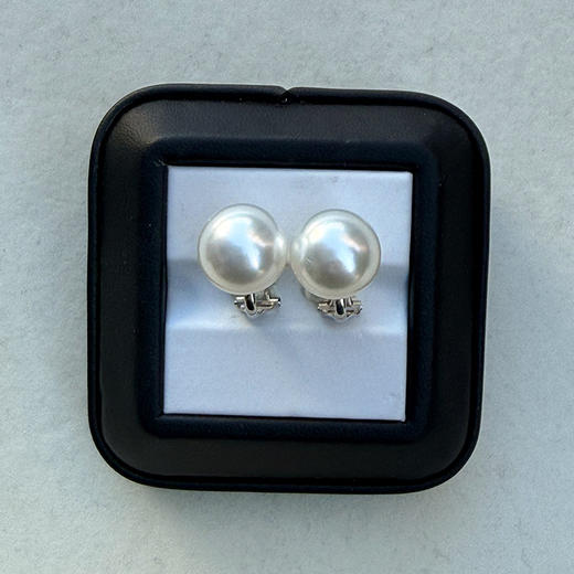 【挚友限定】(经典款)18K金澳白珍珠耳夹 扁圆形极光等级 商品图6