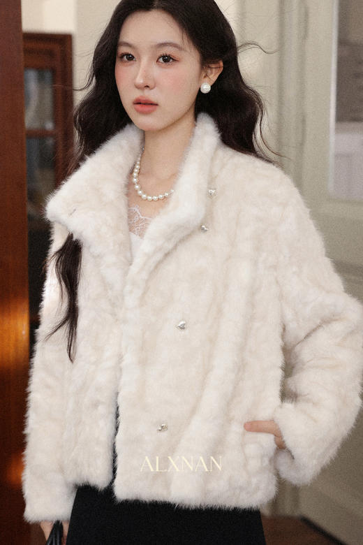 鹿向南「雪屿绒白」米白色高领毛绒短款外套女冬宽松保暖洋气上衣 商品图5