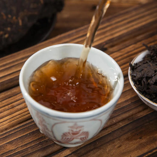 暖胃舒畅！百年老树头春！云南古树普洱茶（熟茶） 200g*5饼（送礼袋） 商品图2