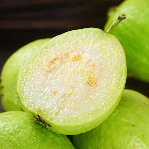 ZW福建红心草莓芭乐+奶油白心芭乐双拼4.5斤天地盖礼盒【分仓直发，72小时发货，周末节假日不发货】 商品图1