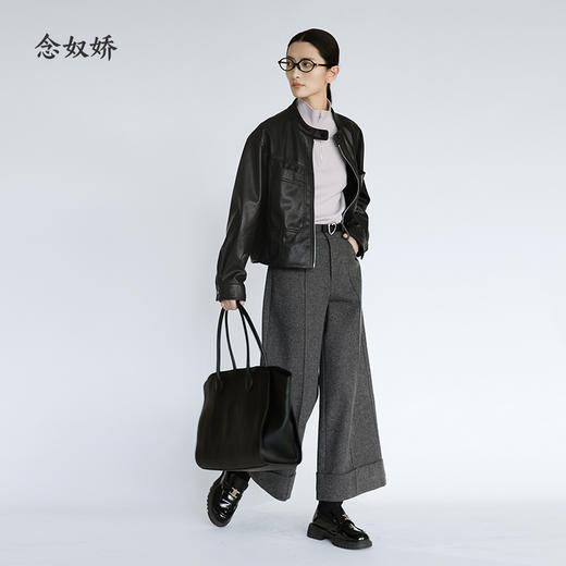 【商场同款】CNT5B44 “ 摩登八分裤 ” 八分阔腿裤， 脚口翻边利落大方 复合毛呢面料挺括有质感 商品图3