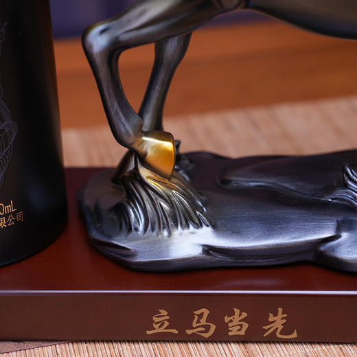 茅台集团贵州老窖酒工艺品立马当先礼盒酱香型白酒 商品图6