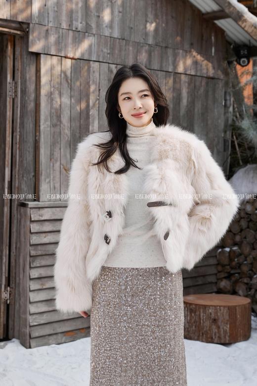 【门店同款】ENJOY冬季“暖冬软糖”沐雪极光皮扣狐狸毛皮草 168143371 商品图2