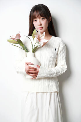 V领才是绝绝子，绞花复古毛衣。胸口小标长袖全棉长袖外套C122388