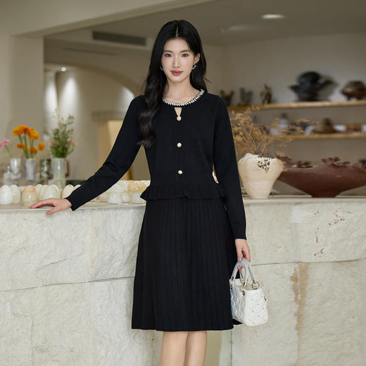 奢姿大码女装2025冬季时尚纽扣装饰圆领连衣裙胖妹妹气质减龄裙子9854870578 商品图0