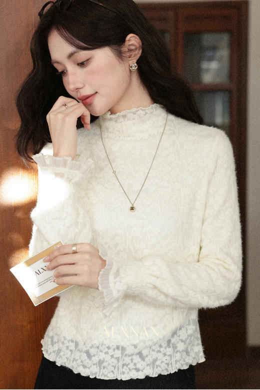 鹿向南「雪顶泡芙」法式杏色内搭花边半高领蕾丝衫女冬打底衫上衣 商品图5