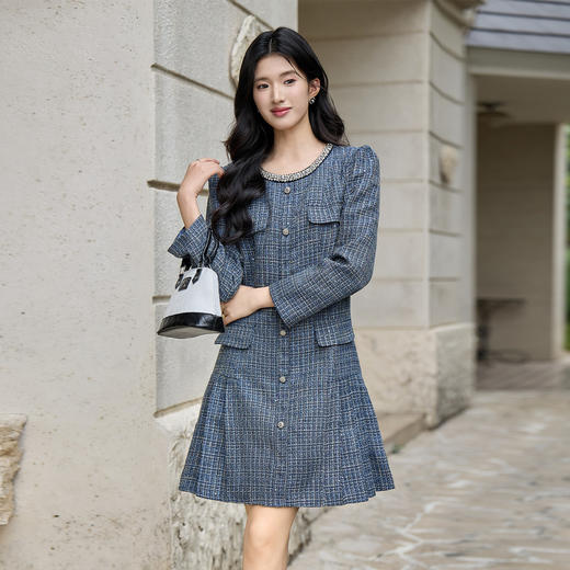 奢姿大码女装2026冬季胖妹妹蓝色气质名媛小香风钉珠连衣裙百褶裙9954853783 商品图0