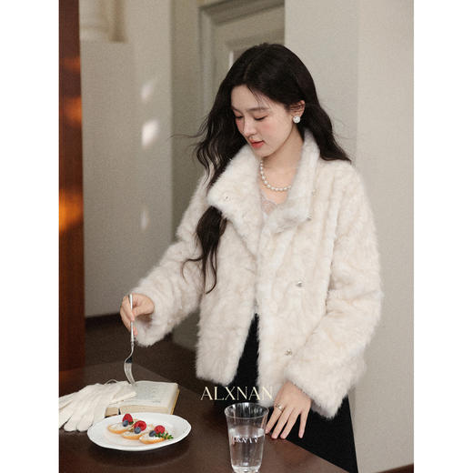 鹿向南「雪屿绒白」米白色高领毛绒短款外套女冬宽松保暖洋气上衣 商品图1