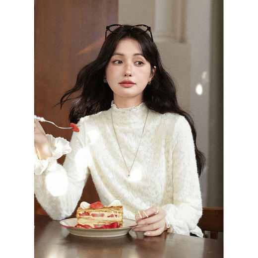 鹿向南「雪顶泡芙」法式杏色内搭花边半高领蕾丝衫女冬打底衫上衣 商品图1