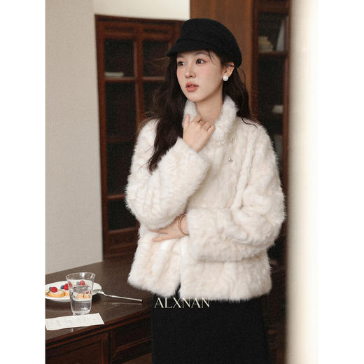 鹿向南「雪屿绒白」米白色高领毛绒短款外套女冬宽松保暖洋气上衣 商品图2