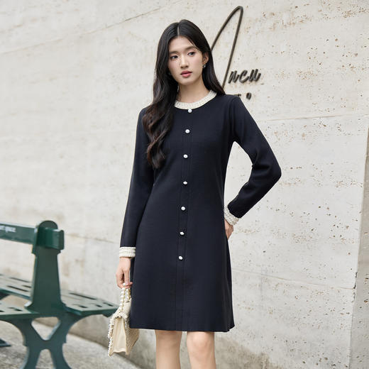 奢姿大码女装2026冬季时尚纽扣装饰连衣裙胖妹妹气质温柔显瘦长裙9854870581 商品图0
