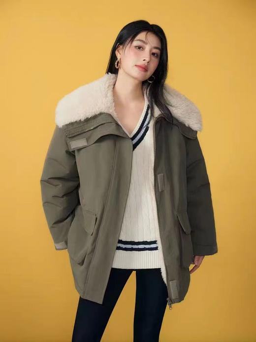 D122405冬季工装羊羔毛派克服大码宽松保暖大翻领海军领保暖外套女 商品图1
