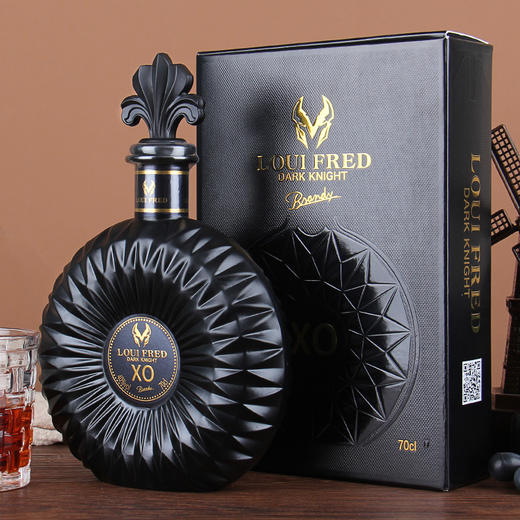 【酒液金黄清澈透亮！法国进口洋酒】烈性与风味交织，浓郁与纯净共舞。法国原酒进口洋酒40度xo白兰地路易弗雷德黑暗骑士700ml礼盒装 商品图2