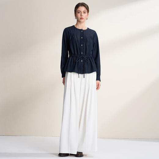 EITIE爱特爱松弛慵懒抽绳收腰设计圆领气质通勤2026春季新款衬衣A2609107 商品图3
