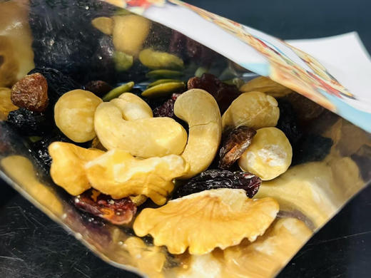 新疆每日坚果礼盒，25克×30包，750克礼盒 商品图1