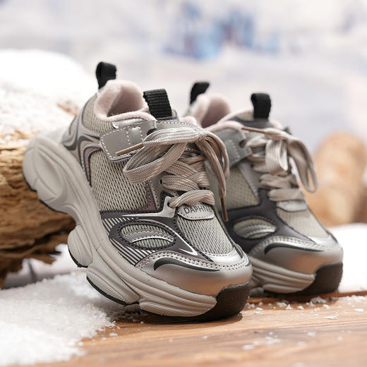 建议拍大一码！！【暖冬鞋服丨达芙妮秋冬儿童老爹鞋合集】采用舒适亲肤内里，上脚软弹不易硌脚，鞋身前宽后窄设计，给予宝宝脚趾更多灵活运动空间，稳固后跟设计，无惧运动跑跳~ 商品图4