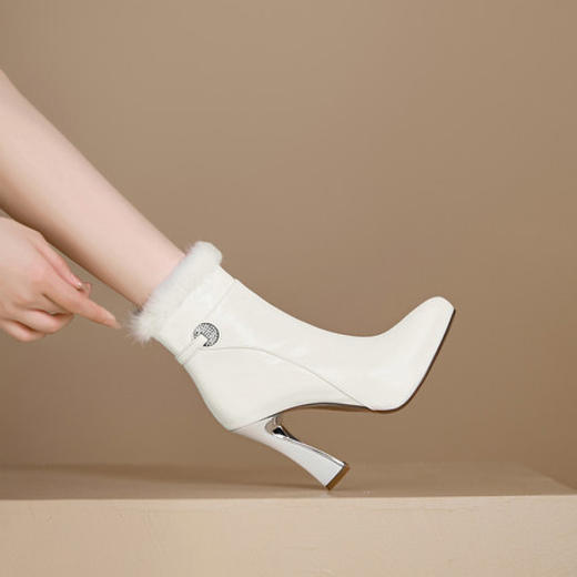 【预售5天】白色真皮防水台高跟短靴女秋冬季新款加绒貂毛裸靴尖头粗跟马丁靴DS&1912 商品图0