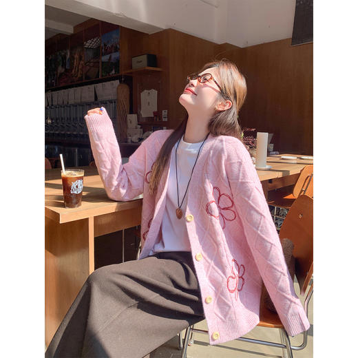 <曾小咸推荐>韩系慵懒风V领钩花毛衣 商品图3