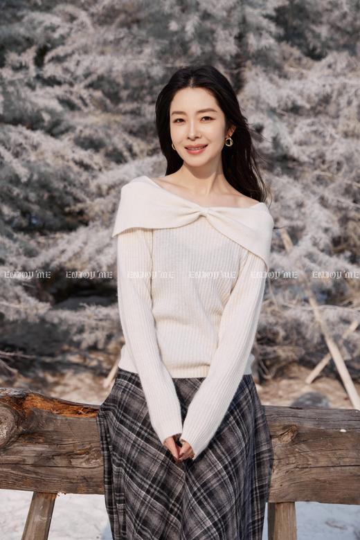 【门店同款】ENJOY冬季“午马”一字领蝴蝶结针织上衣 168843722 商品图8