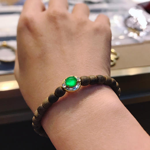 荧光绿蛋面沉香手串 商品图0