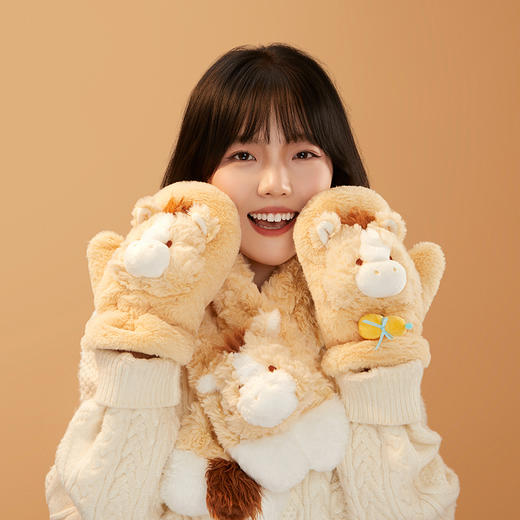 【故宫手套】福气小马毛绒手套文创保暖可爱挂脖滑雪骑行本命年礼物 商品图2