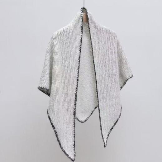 氛围感驼绒三角披肩 商品图1