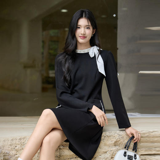 奢姿大码女装2026冬季蝴蝶结钉珠装饰裙子胖妹妹时尚圆领连衣裙9954894374 商品图0