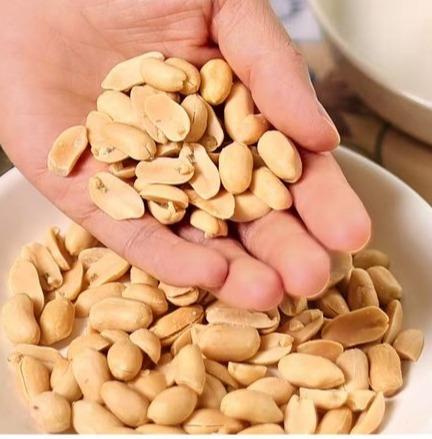 【新疆湖盐花生】三重工艺，脱皮脆炸，只为还原花生本该有的干净酥脆。不加多余调味，仅以微量新疆湖盐提味——不油手、不齁喉，只有一颗接一颗的干脆满足😋。 商品图1