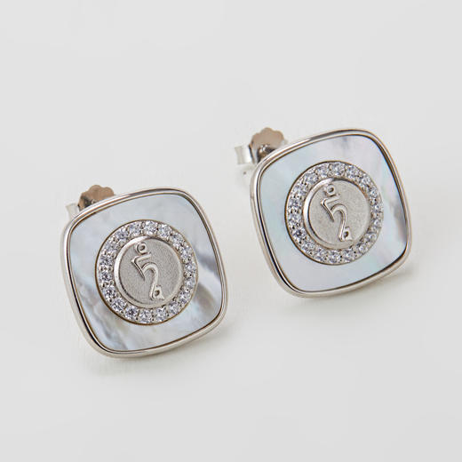 种子字贝母耳钉 商品图3