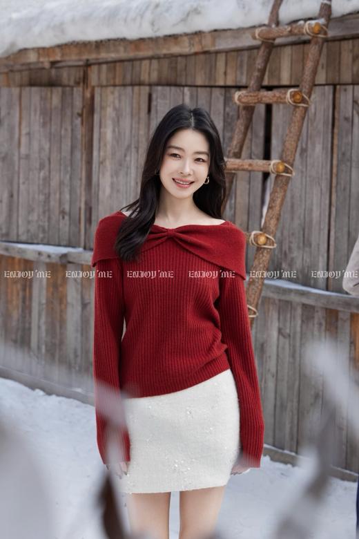 【门店同款】ENJOY冬季“午马”一字领蝴蝶结针织上衣 168843722 商品图6