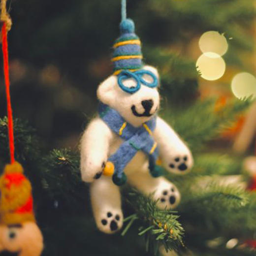 北京仓｜Felt So Good-Cosmo the Polar Bear Arctic-最佳北极熊情侣穿搭 科斯莫 羊毛毡 挂件［英国设计师］ 商品图3