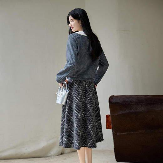 奢姿大码女装2025冬季胖妹妹时尚菱格娃娃领上衣搭格纹半身裙套装9954953946AB 商品图3