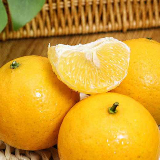 【京东包邮】广东德庆贡柑 脆嫩少渣 4.8斤中果/大果/32枚大果彩箱装 商品图0