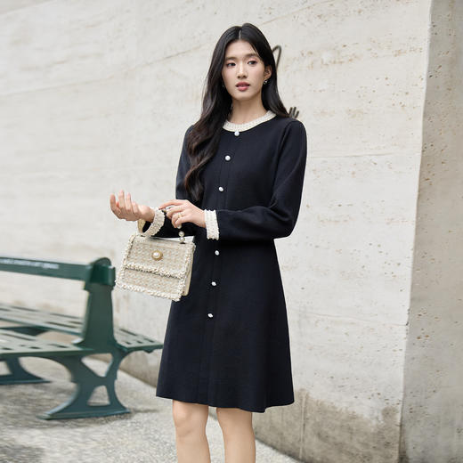 奢姿大码女装2026冬季时尚纽扣装饰连衣裙胖妹妹气质温柔显瘦长裙9854870581 商品图1