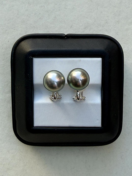 【挚友限定】(经典款)18K金大溪地铂金灰珍珠耳夹 商品图9
