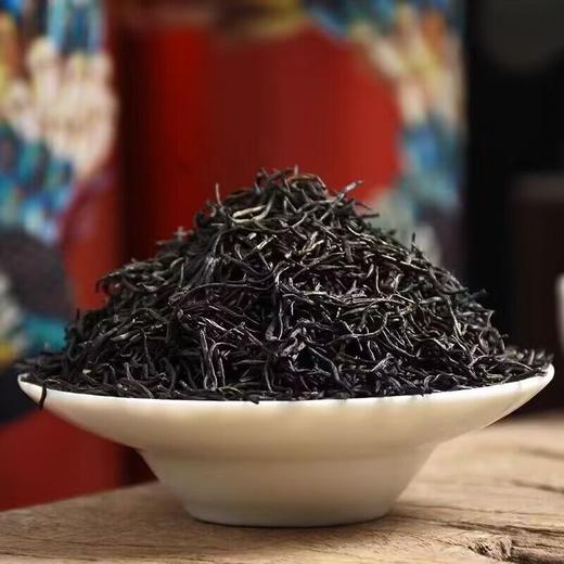 【源于正统❗️武夷山正山小种】一年一采只取头春嫩叶，无任何添加野长嫩叶，外形条索肥实色泽乌润，茶汤色泽金黄蜜香馥郁，茶叶浓香型红茶500g礼盒罐装QQ 商品图3