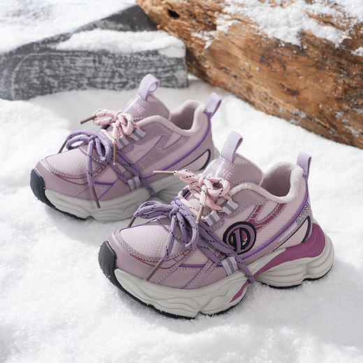 建议拍大一码！！【暖冬鞋服丨达芙妮秋冬儿童老爹鞋合集】采用舒适亲肤内里，上脚软弹不易硌脚，鞋身前宽后窄设计，给予宝宝脚趾更多灵活运动空间，稳固后跟设计，无惧运动跑跳~ 商品图10