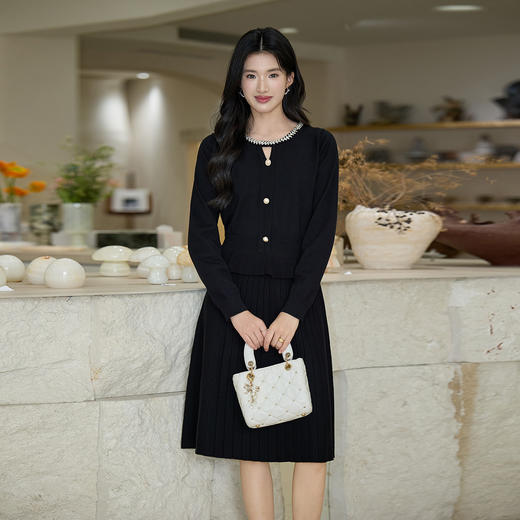 奢姿大码女装2025冬季时尚纽扣装饰圆领连衣裙胖妹妹气质减龄裙子9854870578 商品图4