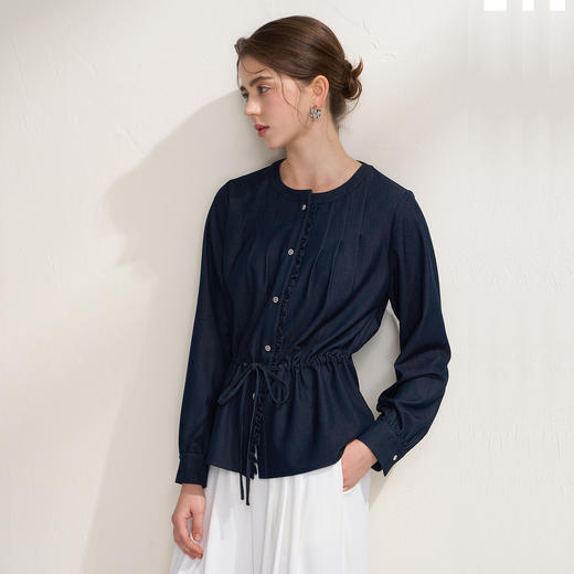 EITIE爱特爱松弛慵懒抽绳收腰设计圆领气质通勤2026春季新款衬衣A2609107 商品图2