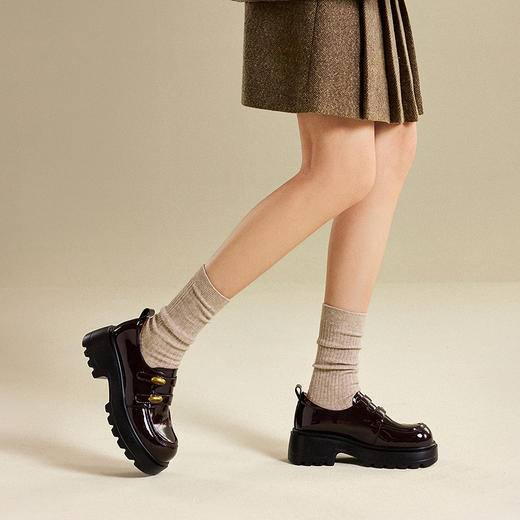 【上新】千百度漆皮厚底乐福鞋女2026春季新款增高黑色小皮鞋圆头深口单鞋A26138005 商品图2