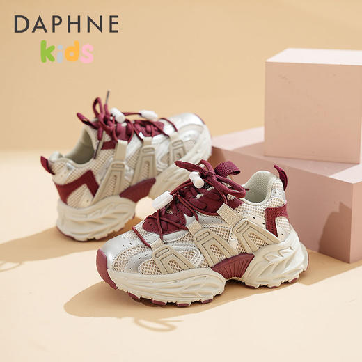 建议拍大一码！！【暖冬鞋服丨达芙妮秋冬儿童老爹鞋合集】采用舒适亲肤内里，上脚软弹不易硌脚，鞋身前宽后窄设计，给予宝宝脚趾更多灵活运动空间，稳固后跟设计，无惧运动跑跳~ 商品图1