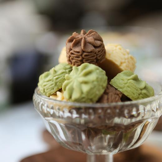 【小花曲奇·繁花】悠享时奶香小花曲奇饼干礼盒香港风味伴手生日礼物送人儿童节零食540g 商品图4