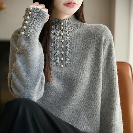 「自」全新升级【铂金会员128/天猫169/差价41】(04917)洛诗琳蕾丝拼接半高领针织衫2025秋冬气质钉珠针织打底毛衣 商品图3