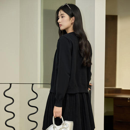 奢姿大码女装2025冬季减龄字母胸针设计圆领针织衫胖妹妹百搭上衣9654353815A 商品图3